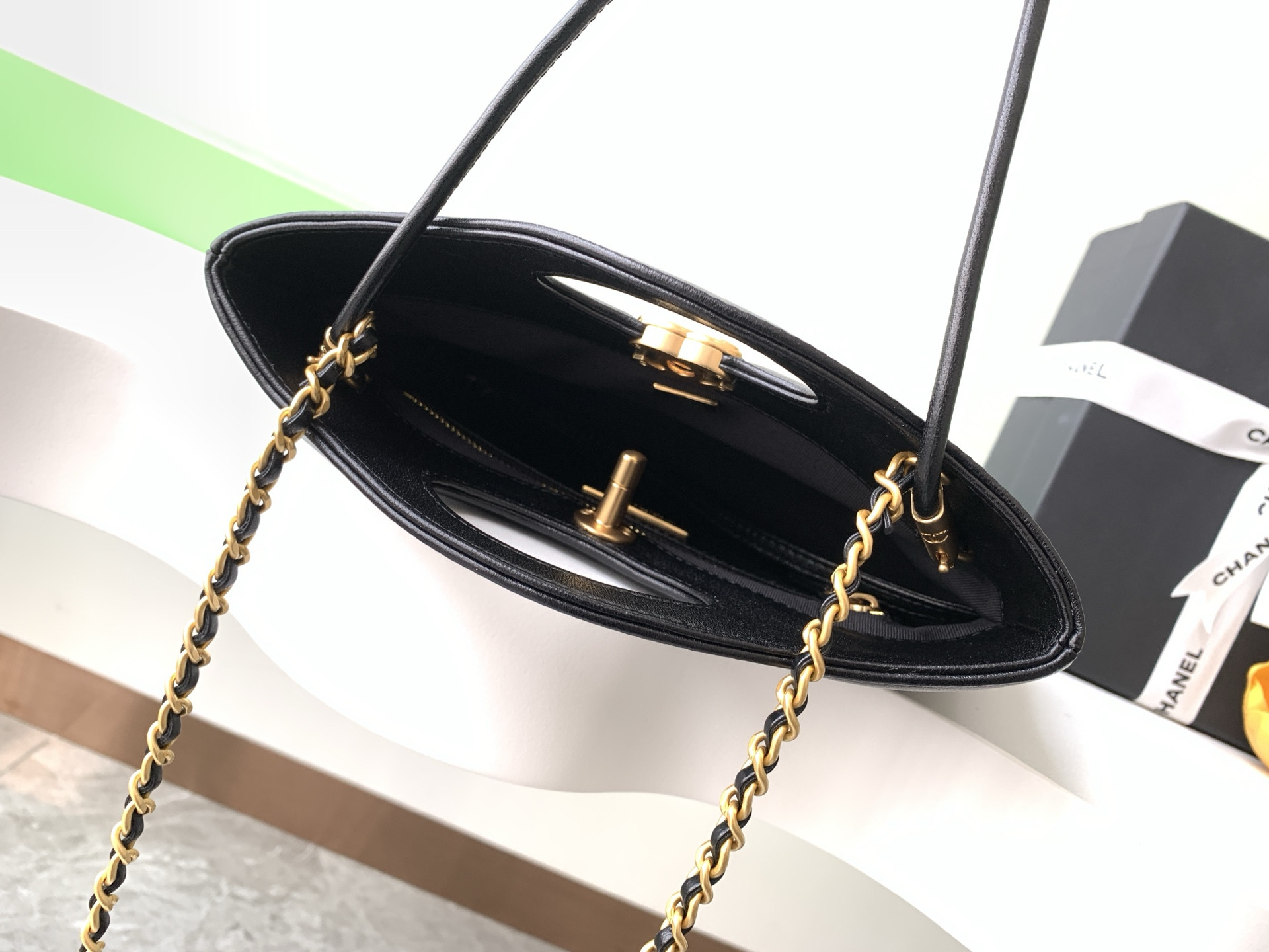 CHANEL 31 Mini Shopping Bag Lambskin & Gold-Tone Metal 22x23x5cm