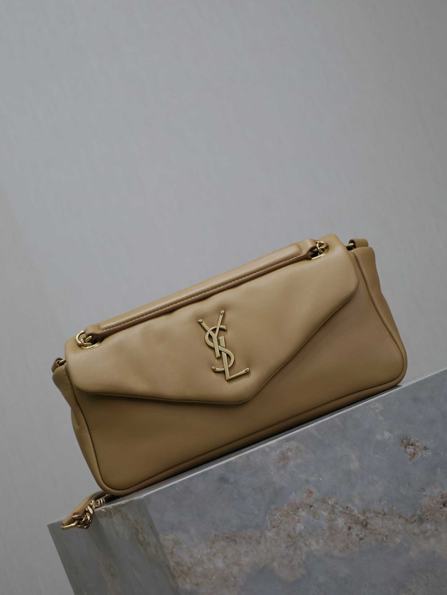 YSL CALYPSO small in plunged lambskin 26x14x7cm