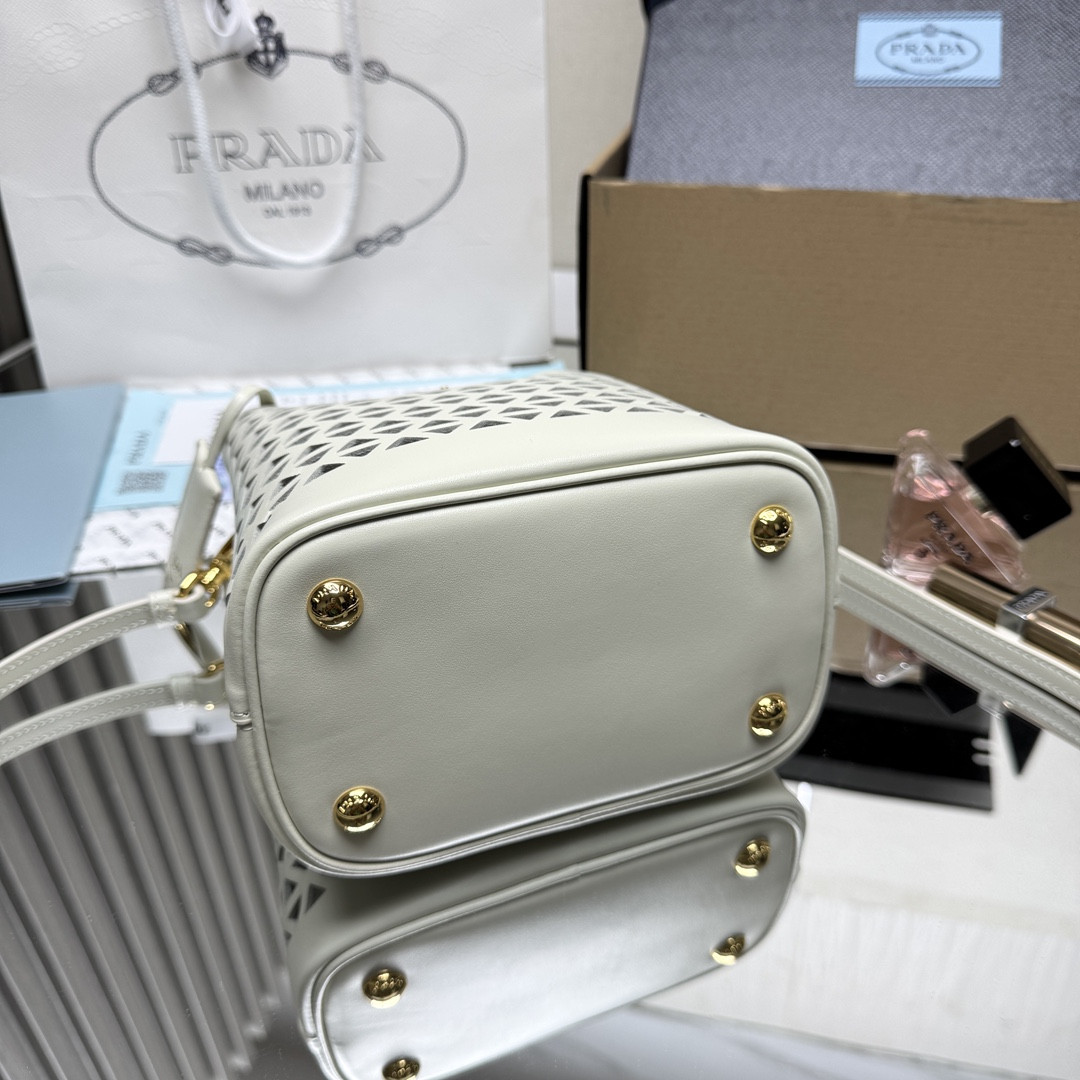 Prada Panier Saffiano leather mini bag 18x17x10.5cm