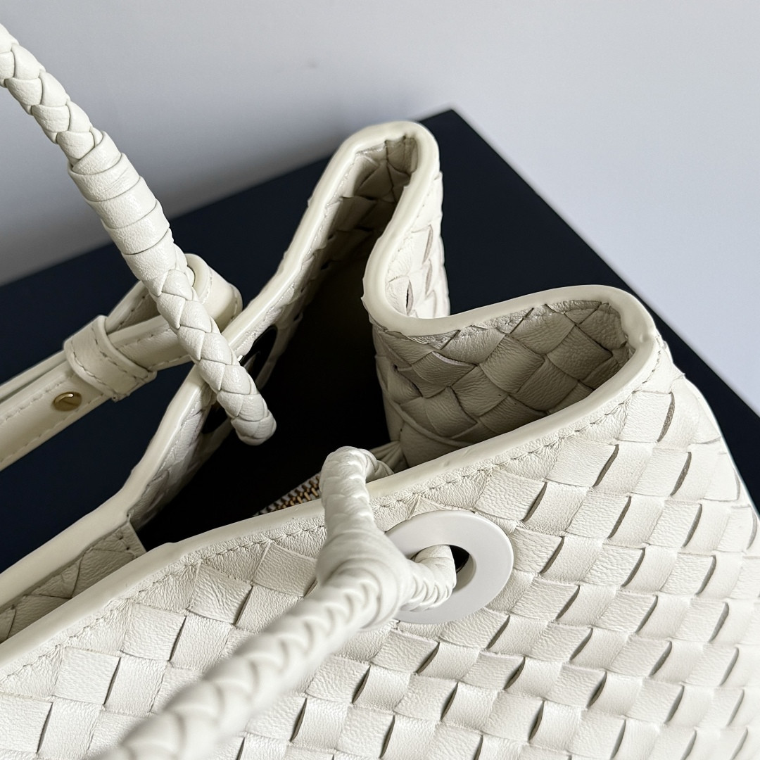 Bottega Veneta Basket 18.5x31x16cm