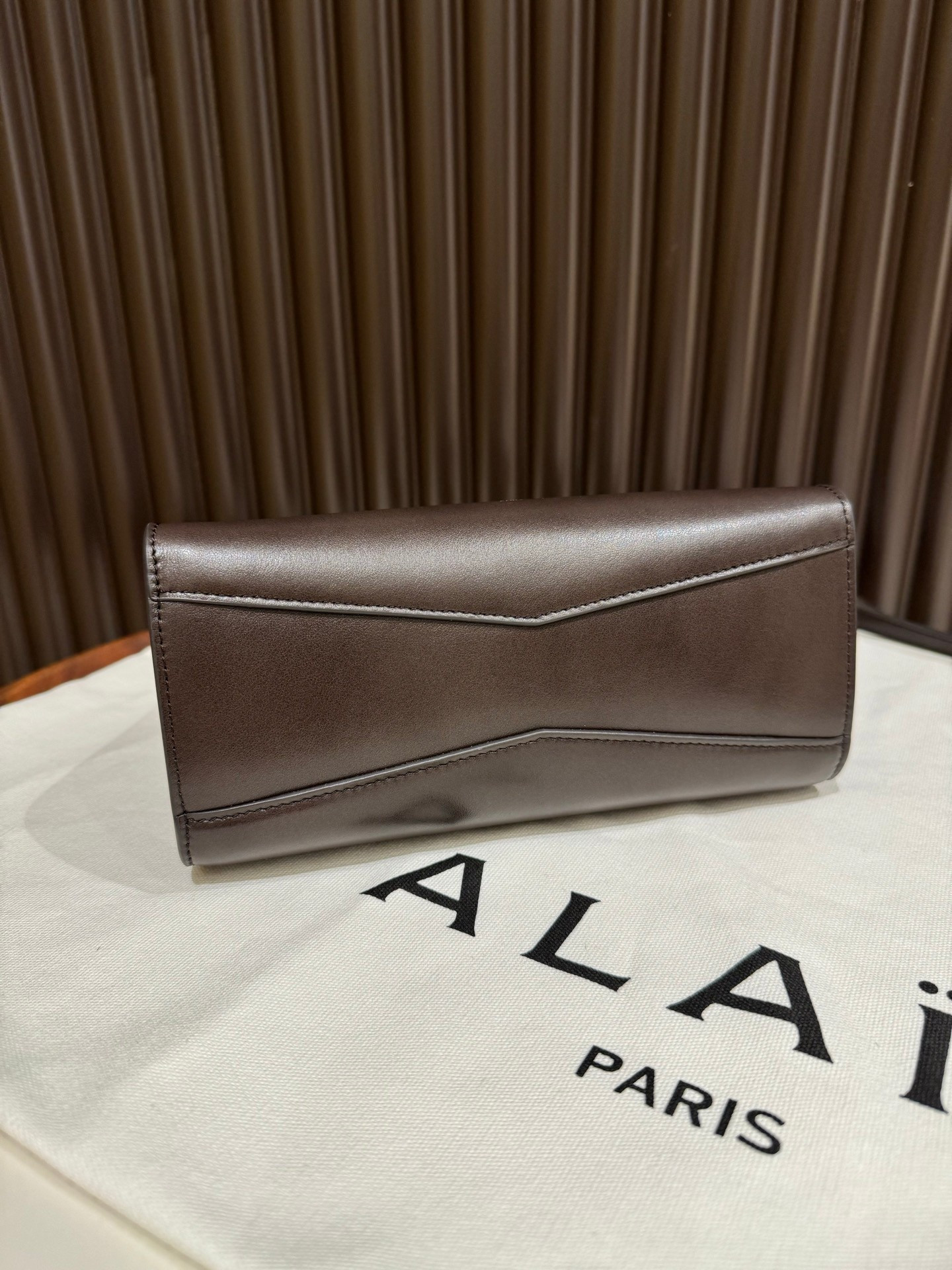 ALAÏA LE CLICK SMALL SQUARE BAG 20x15x9cm