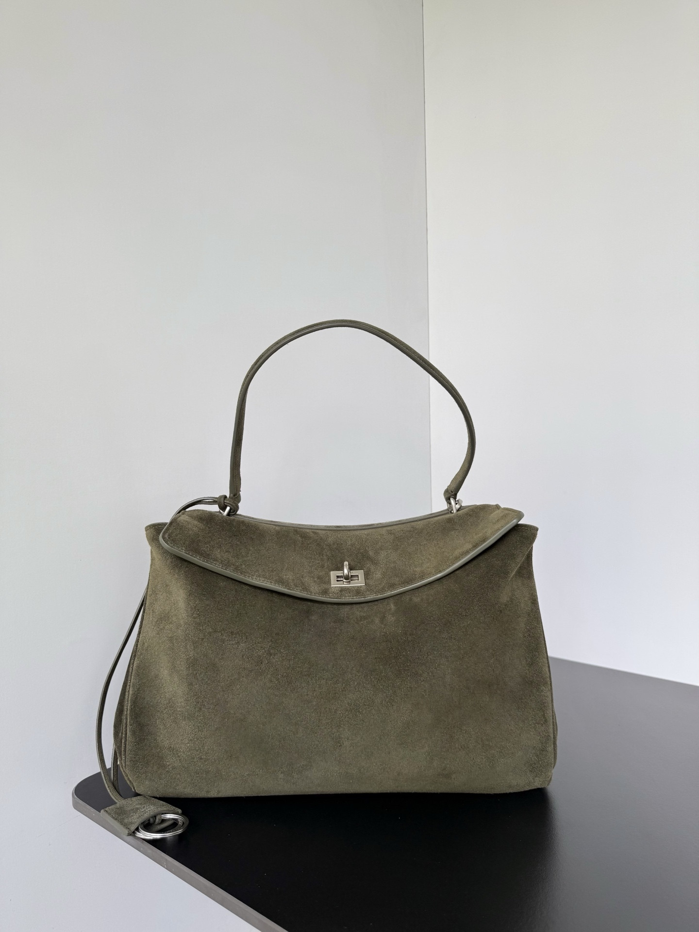 Balenciaga Rodeo Medium 35x23.3x10.9cm