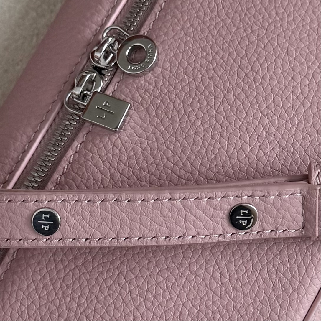 Loro Piana Extra Pocket L19 Grained Calfskin 11 x 19 x 6.5 cm