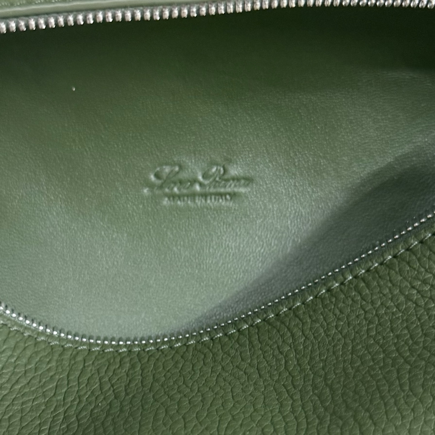 Loro Piana Extra Pocket L19 Grained Calfskin 11 x 19 x 6.5 cm