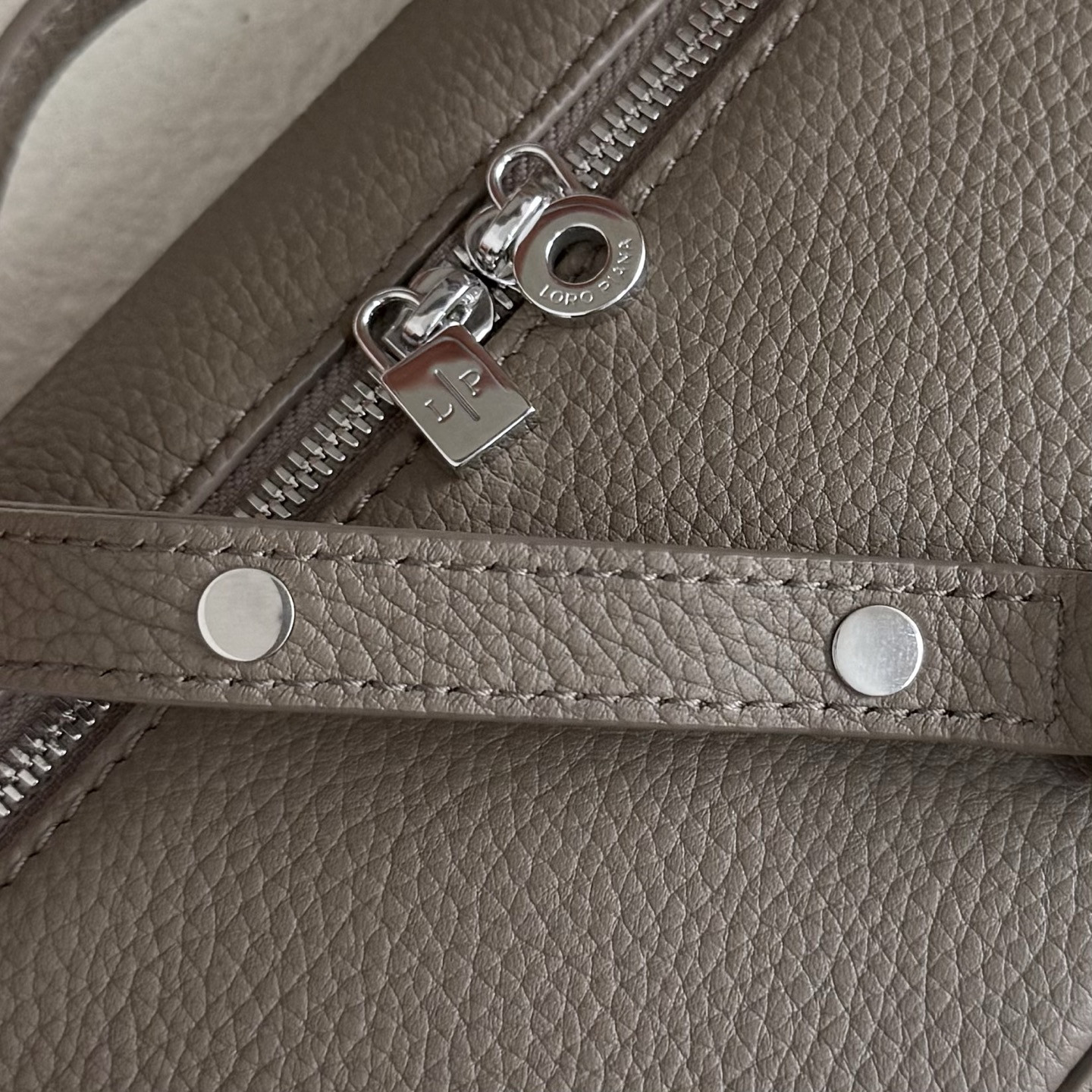 Loro Piana Extra Pocket L19 Grained Calfskin 11 x 19 x 6.5 cm