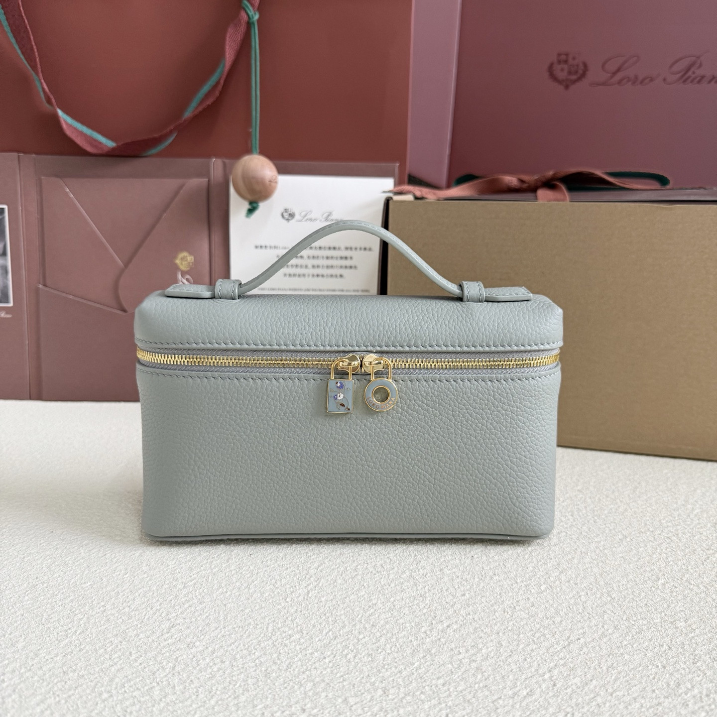 Loro Piana Extra Pocket L19 Grained Calfskin 11 x 19 x 6.5 cm