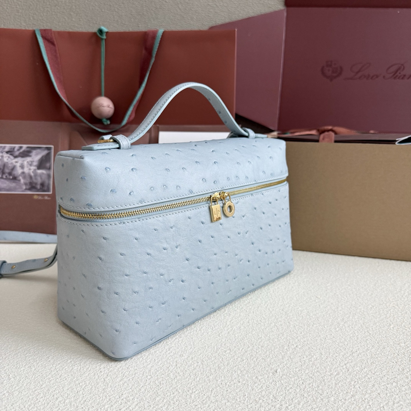 Loro Piana Extra Pocket L27 Ostrich-grained Leather 16x27x10cm