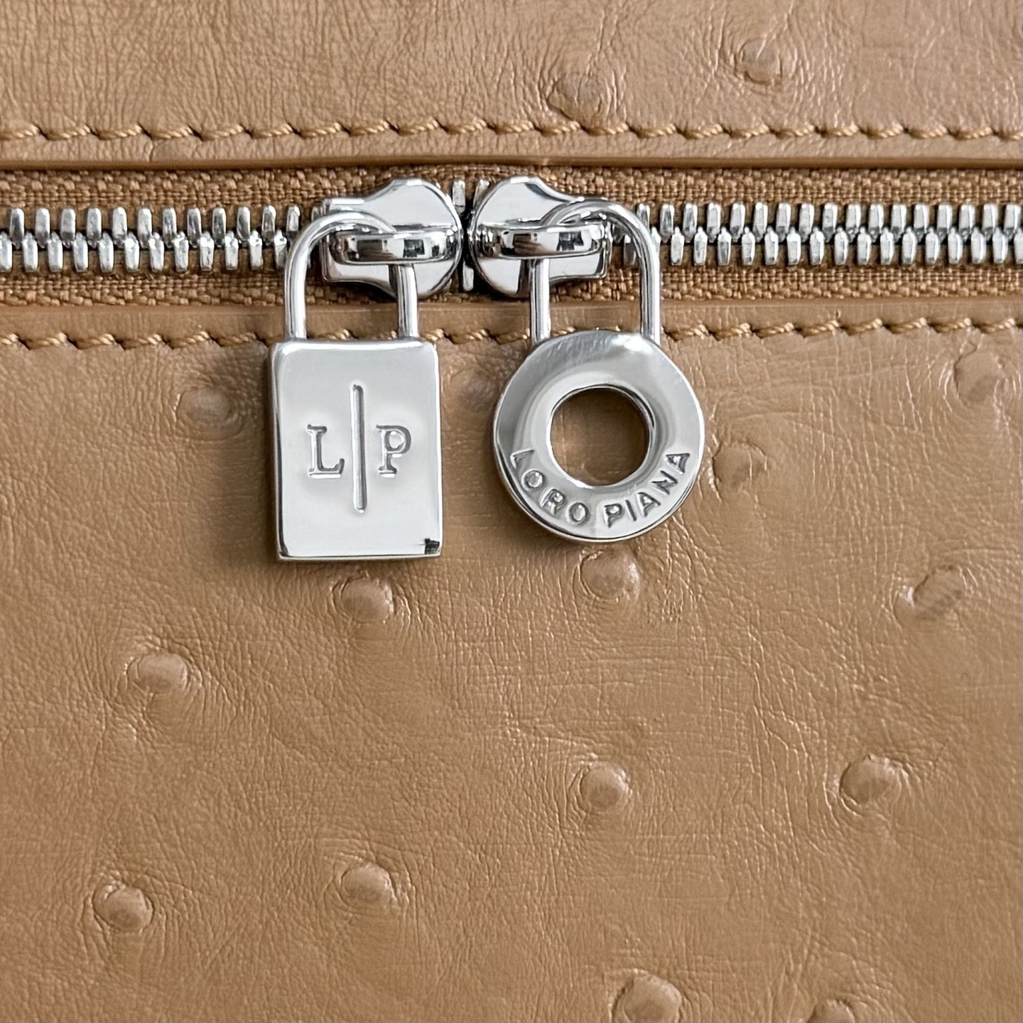 Loro Piana Extra Pocket L27 Ostrich-grained Leather 16x27x10cm